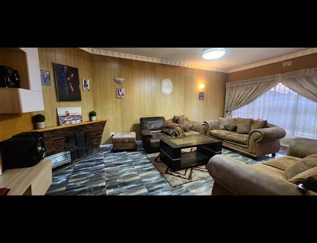 3 BEDROOM HOUSE FOR SALE IN RANDFONTEIN CENTRAL